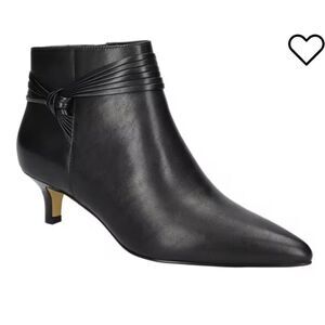 BELLA VITA  WOMENS JANI KITTEN HEEL BOOTIES